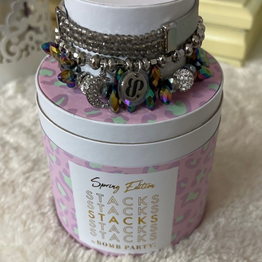 Bomb party color silver bracelets with moon design